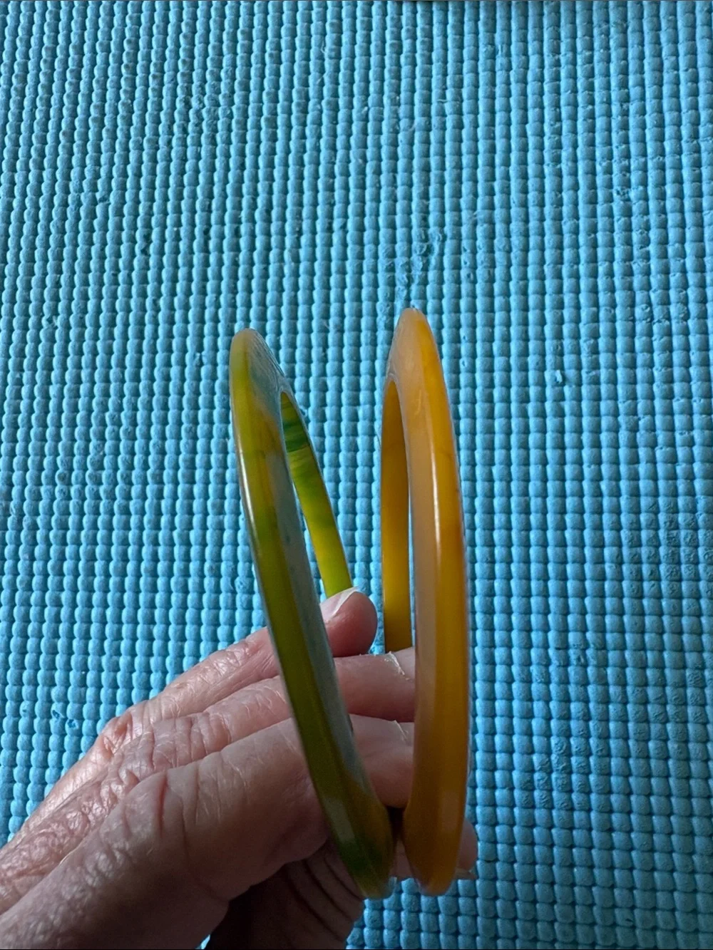 VINTAGE BAKELITE BANGLE BRACELETS SET OF 4